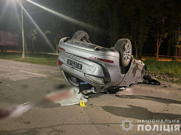 Смертельна ДТП в Ужгороді: Водій Audi влетів у дерево. Загинули 2 молодих хлопця (ФОТО)
