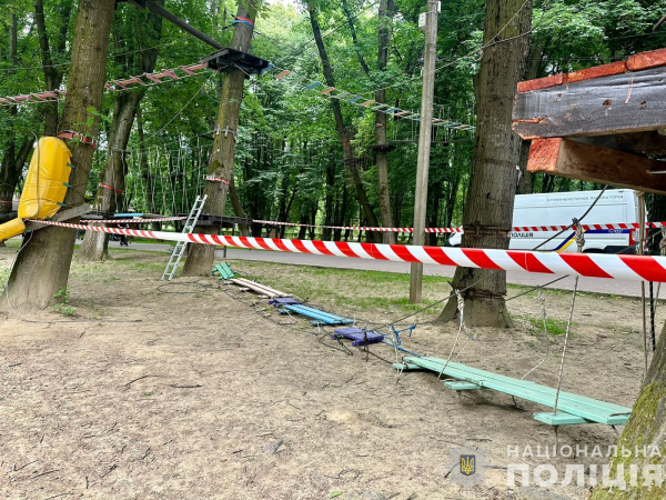  У Боздоському парку Ужгорода травмувались 16 дітей: обірвався трос мотузкового атракціону 
