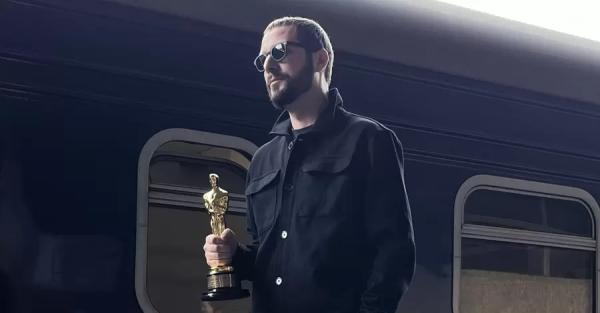 Режисер фільму "20 днів у Маріуполі" привіз "Оскар" до України