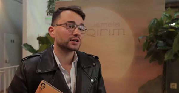 Дизайнер Фролов прокоментував співпрацю з Лопес та її російське вбрання на обкладинці альбому Дизайнер Фролов прокоментував співпрацю з Лопес та її російське вбрання на обкладинці альбому