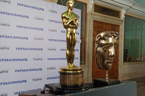 Режисер фільму "20 днів у Маріуполі" привіз "Оскар" до України