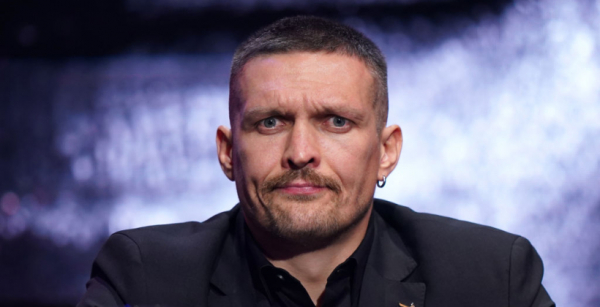 Усик з командою прибув в Ер-Ріяд