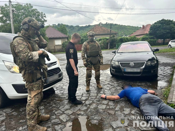  Поліція затримала групу мукачівських наркоторговців: вилучено партію метамфетаміну на майже 250 тисяч гривень 