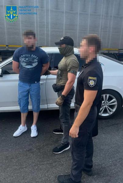 Займалися рекетом під час війни та погрожували закарпатцеві: на Мукачівщині затримали двох місцевих жителів Займалися рекетом під час війни та погрожували закарпатцеві: на Мукачівщині затримали двох місцевих жителів