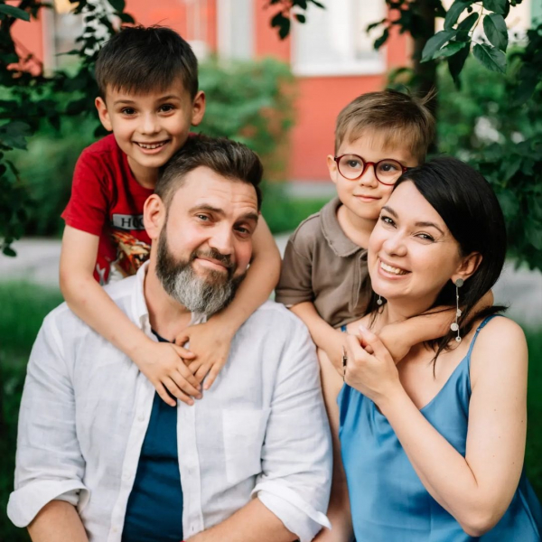 Сонячні батареї та порожній холодильник: як переживають блекаути Зібров, Довженко, Біблів та інші зірки