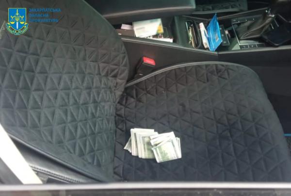 Займалися рекетом під час війни та погрожували закарпатцеві: на Мукачівщині затримали двох місцевих жителів Займалися рекетом під час війни та погрожували закарпатцеві: на Мукачівщині затримали двох місцевих жителів