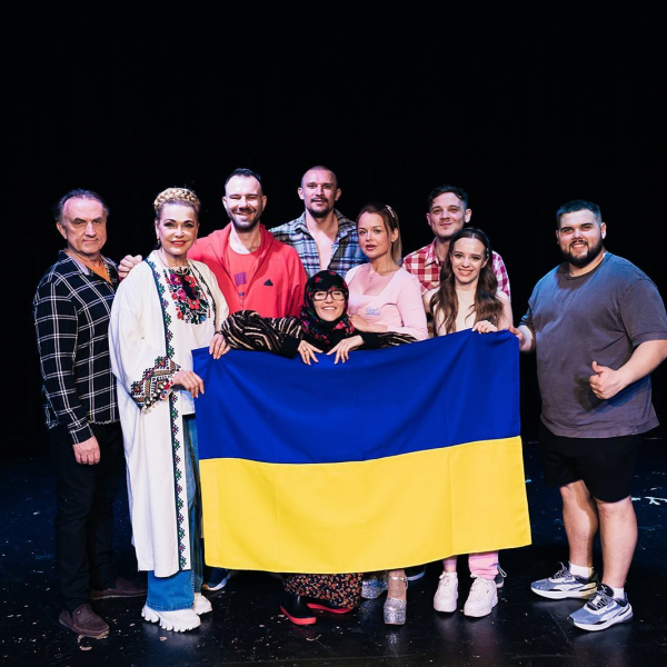 Євген Олійник – про виставу «Наші Кайдаші» в Європі, зіркових акторів та віру в Бога