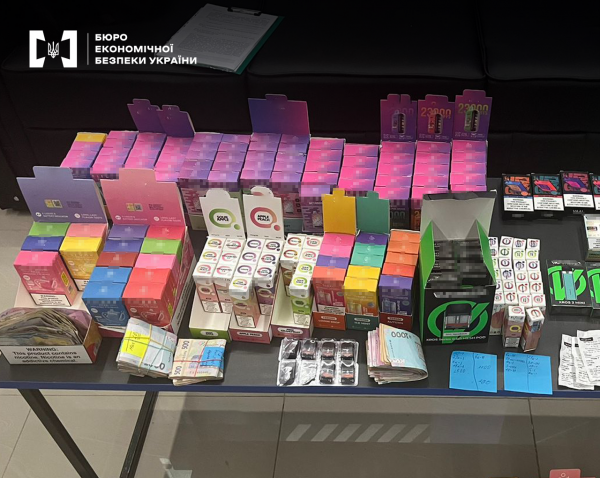 БЕБ на Закарпатті викрило осіб, які нелегально продавали електронні сигарети в кінотеатрі та компʼютерних клубах БЕБ на Закарпатті викрило осіб, які нелегально продавали електронні сигарети в кінотеатрі та компʼютерних клубах