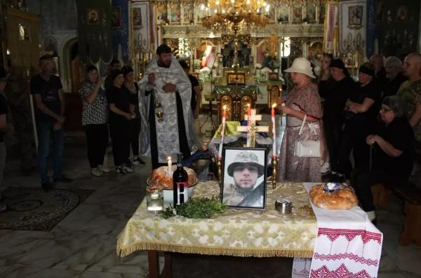  В Рахові провели в останню дорогу полеглого Героя Василя Герасимчука 