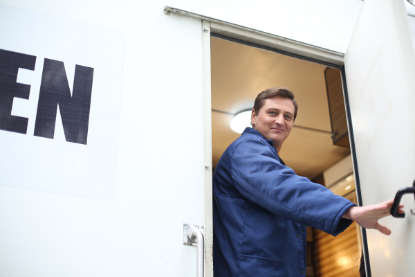 Сонячні батареї та порожній холодильник: як переживають блекаути Зібров, Довженко, Біблів та інші зірки