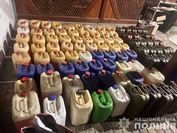  На Закарпатті затримали групу осіб, причетних до масштабної схеми розкрадання палива із тепловозів Укрзалізниці 