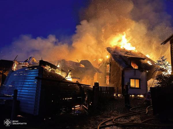  Вогнеборці ліквідували пожежу на території бази відпочинку у Солотвині 