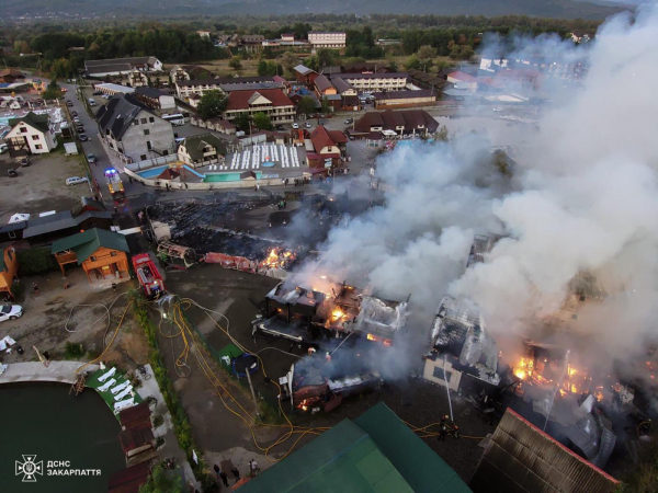  Вогнеборці ліквідували пожежу на території бази відпочинку у Солотвині 