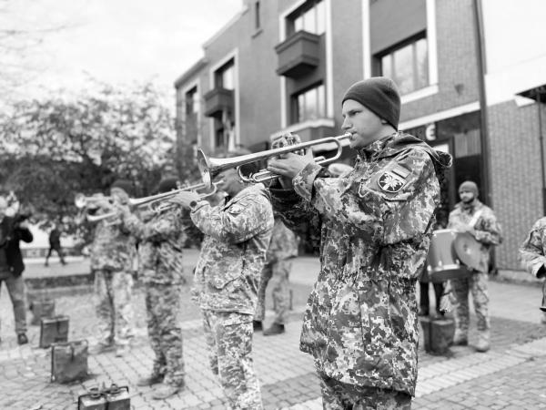  Мукачево попрощалося із 47-річним захисником України Сергієм Суханом 