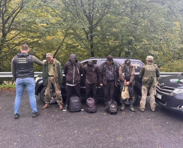 На Закарпатті затримали киянина, який взявся за переправку людей до Словаччини На Закарпатті затримали киянина, який взявся за переправку людей до Словаччини