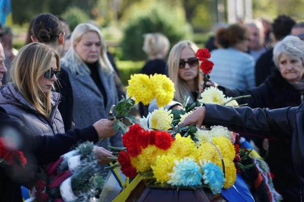  В Ужгороді провели в останню земну дорогу 47-річного захисника, сержанта Олексія Тімірязєва 