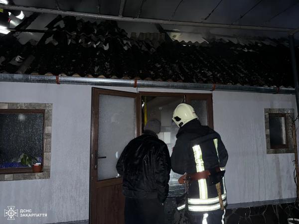 Мукачівські рятувальники запобігли знищенню господарчої споруди-майстерні Мукачівські рятувальники запобігли знищенню господарчої споруди-майстерні