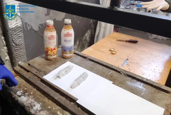  На Закарпатті викрили угруповання ділків, які поставляли наркотики та психотропи в установу виконання покарань 