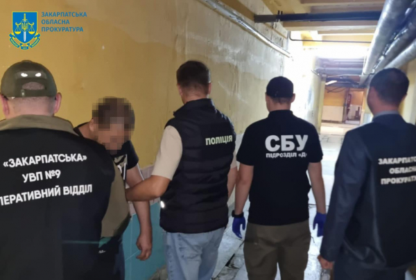  На Закарпатті викрили угруповання ділків, які поставляли наркотики та психотропи в установу виконання покарань 
