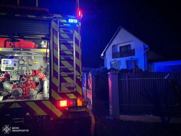 Мукачівські рятувальники запобігли знищенню господарчої споруди-майстерні Мукачівські рятувальники запобігли знищенню господарчої споруди-майстерні