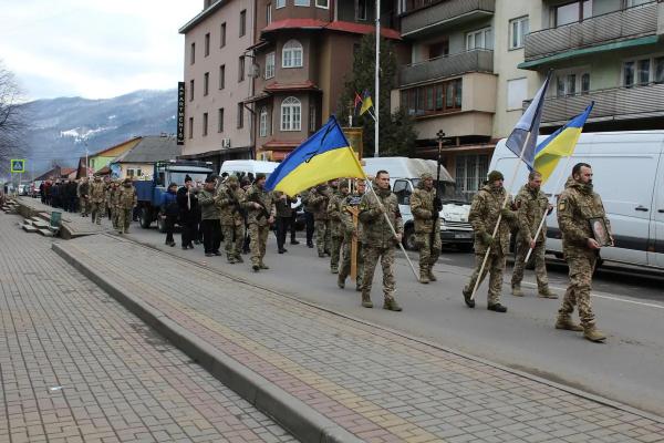  У Рахові поховали військового, який із перших днів війни захищав Україну 