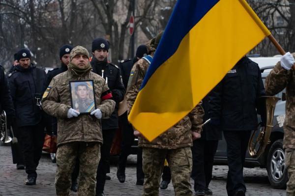  В Ужгороді провели в останню дорогу 37-річного солдата Валерія Маковського 