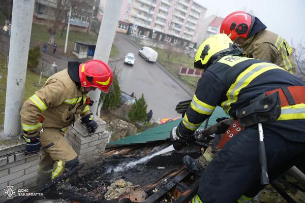  В Ужгороді пожежники врятували від пожежі будинок літньої жінки 