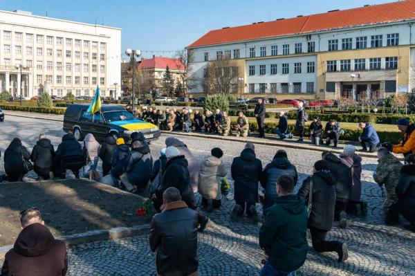  Ужгород попрощався із 56-річним військовослужбовцем, капітаном, командиром танкового взводу Андрієм Сокачем 