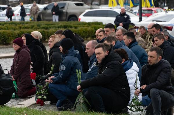  В Ужгороді провели в останню дорогу полеглого на війні прикордонника Дмитра Цацуру 