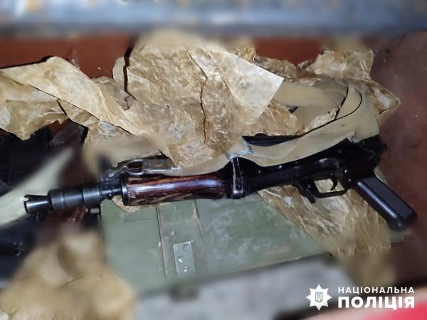  Поліцейські знешкодили злочинну організацію, яка забезпечувала метамфетаміном та мефедроном Закарпаття 