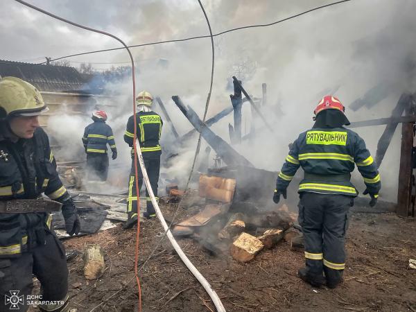  Вогнеборці Великого Березного ліквідували пожежу в надвірній споруді та не допустили загорання житлового будинку 