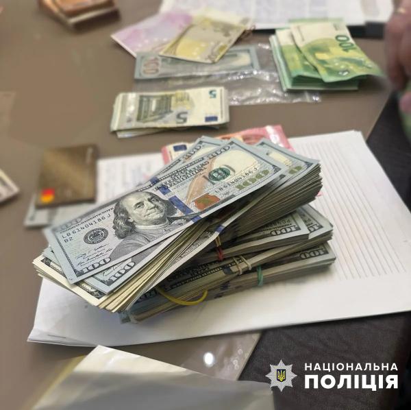  Поліцейські знешкодили злочинну організацію, яка забезпечувала метамфетаміном та мефедроном Закарпаття 