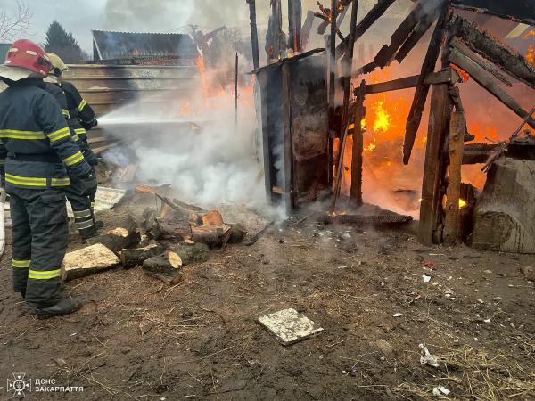  Вогнеборці Великого Березного ліквідували пожежу в надвірній споруді та не допустили загорання житлового будинку 