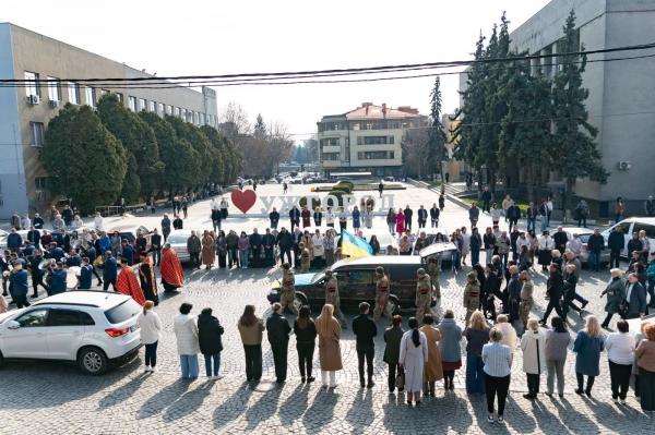  Ужгород провів в останню земну дорогу 39-річного військовослужбовця, солдата, стрільця-зенітника Ярослава Малюка 