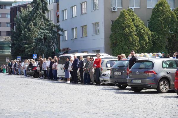  Ужгород сьогодні попрощався із 49-річним солдатом Віктором Чинадієм 
