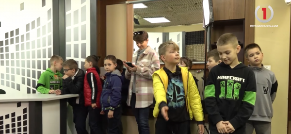  До Дня електрозв’язку та інформаційного суспільства для школярів Мукачева провели екскурсію в медіа (ВІДЕО) 