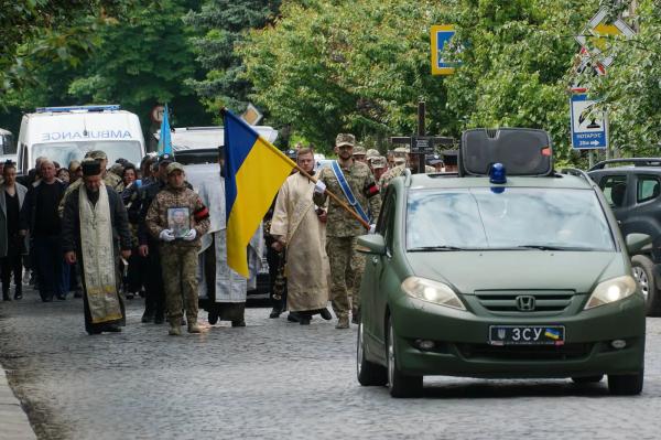 Ужгород провів в останню путь 40-річного захисника, солдата Василя Чурговича 