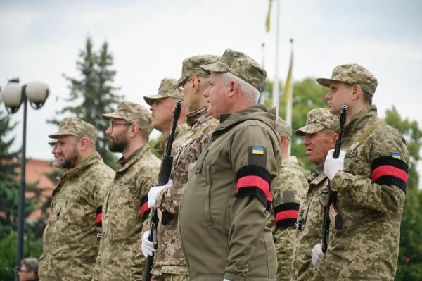  Ужгород провів в останню путь 40-річного захисника, солдата Василя Чурговича 