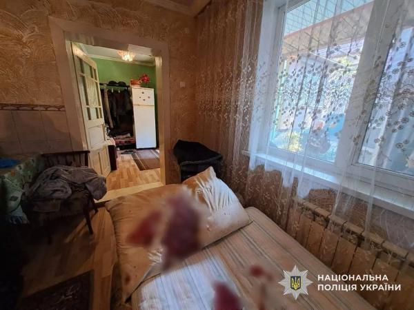  Вдарив ножем у шию: у Виноградові поліція затримали чоловіка, який під час сварки поранив свого знайомого 