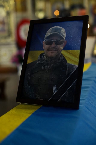  У Мукачеві попрощалися з полеглим Героєм 46-річним Володимиром Форосом 