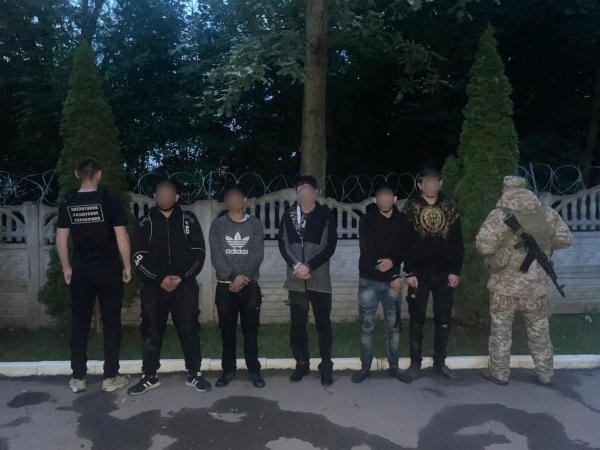  На Закарпатті затримали п’ятьох втікачів біля кордону зі Словаччиною 
