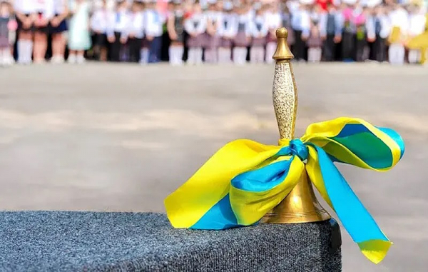  На Закарпатті останній дзвінок прозвучав для 10 456 учнів 11-х класів та 15 896 дев’ятикласників 
