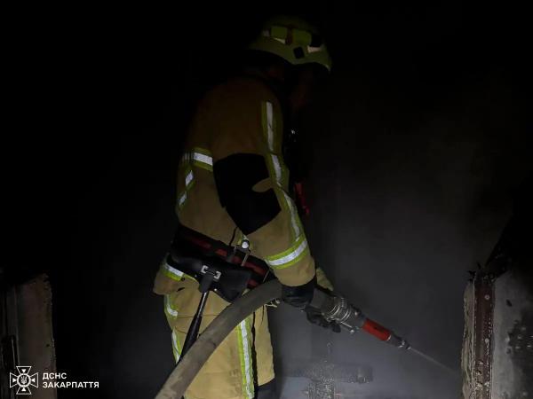  Бійці ДСНС спільно з вогнеборцями МПК ліквідували пожежу в капличці 