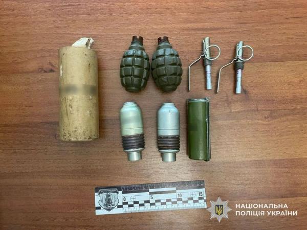  Поліція спільно з СБУ ліквідували два канали незаконної торгівлі зброєю 