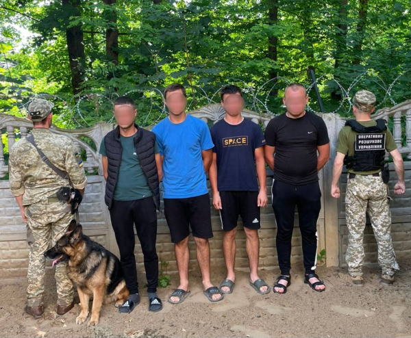  На околиці Ужгорода затримали 4-х молодиків з Рівненщини, які хотіли потрапити в Словаччину 