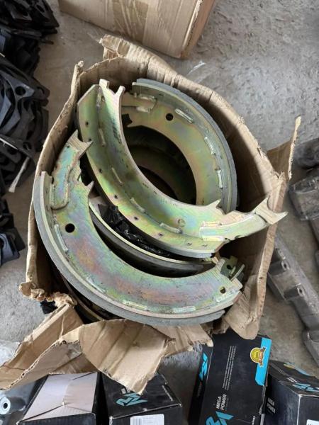  На Закарпатты на кордоні у вантажівці знайшли автодеталі з росії на понад пів мільйона 