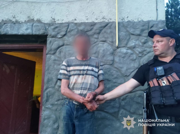  На Закарпатті поліція затримала 59-річного зловмисника, який підозрюється в умисному вбивстві свого сина 