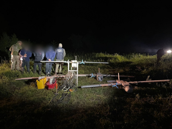  Прикордонники зі стрільбою затримали порушників, які чотирма безпілотними літаками хотіли переправляти сигарети в Румунію 