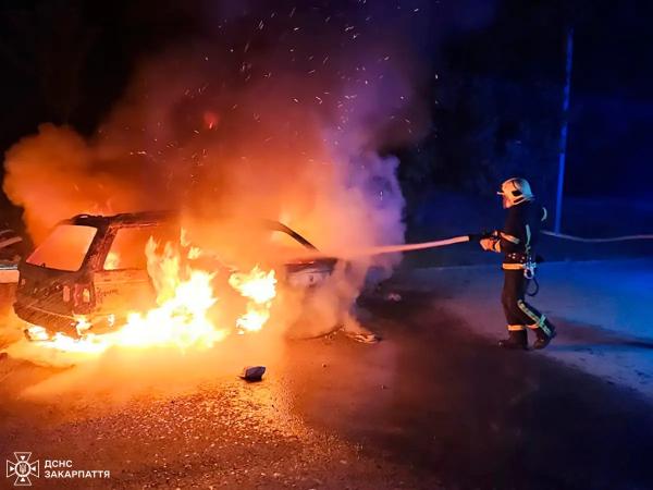  Рятувальники Хуста та Мукачева ліквідували загорання легкових автомобілів 