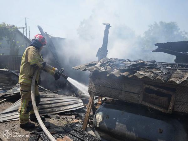  Ужгородські рятувальники загасили пожежу в надвірній споруді в селі Концово 